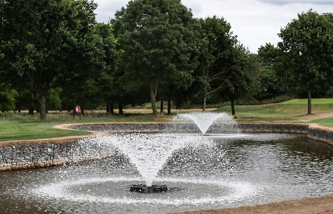 Two Otterbine fountains have enhanced the new 1500m2 lake at John O’Gaunt Golf Club.