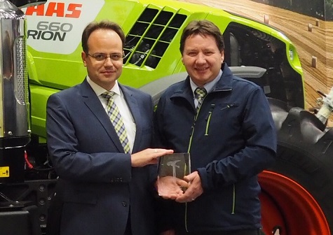 Colin Blow of Claas Eastern (right) receives the Platinum Dealer Excellence Award from Christian Radons (President Western Europe, Claas Service & Sales)