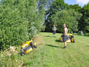 Working in tandem, one Spider acts as a mobile ground anchor, while the other cuts the bank