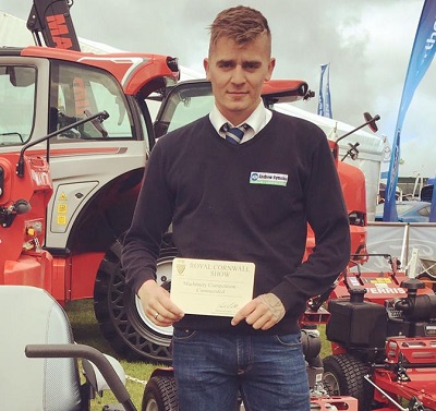 Sales rep, Lee Hatter of dealers Andrew Symons at the Royal Cornwall Show 2019 with the commended 400S mower