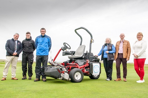 From left: Reesink’s David Raitt, greenkeeper Owen Cormack, course manager Dougie Thorburn, club captain Catherine McLeod and David Shearer and Linda Bremner from Caithness and North Sunderland Fund and Beatrice Caithness Windfarm Fund. 