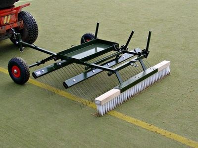 Grooming tool for sand-filled surfaces