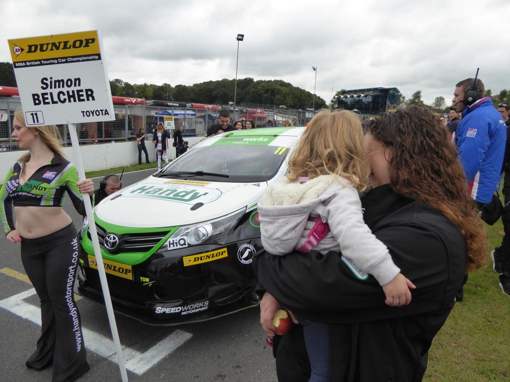 Simon's wife, Michelle with daughter on the start line