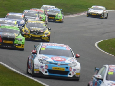 BTCC pack hurtle through Paddock