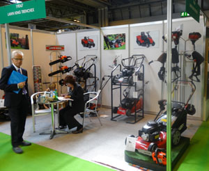 LawnKing Trenchex stand