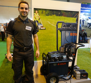 Gonzalo Brey, Bosch Product Manager, Lawn & Garden, with the new mobile charging unit