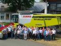 CLAAS celebrate their 50,000th LEXION: Shareholders, employees from Technical Development , Assembly and other involved departments in front of the jubilee machine