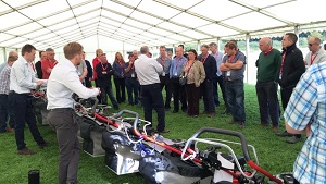 Stewart Anderson captivating the Weibang audience