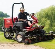 Ian Meakin, head greenkeeper, demonstrates cutting bunkers with the Toro Reelmaster 3100-D with Sidewinder