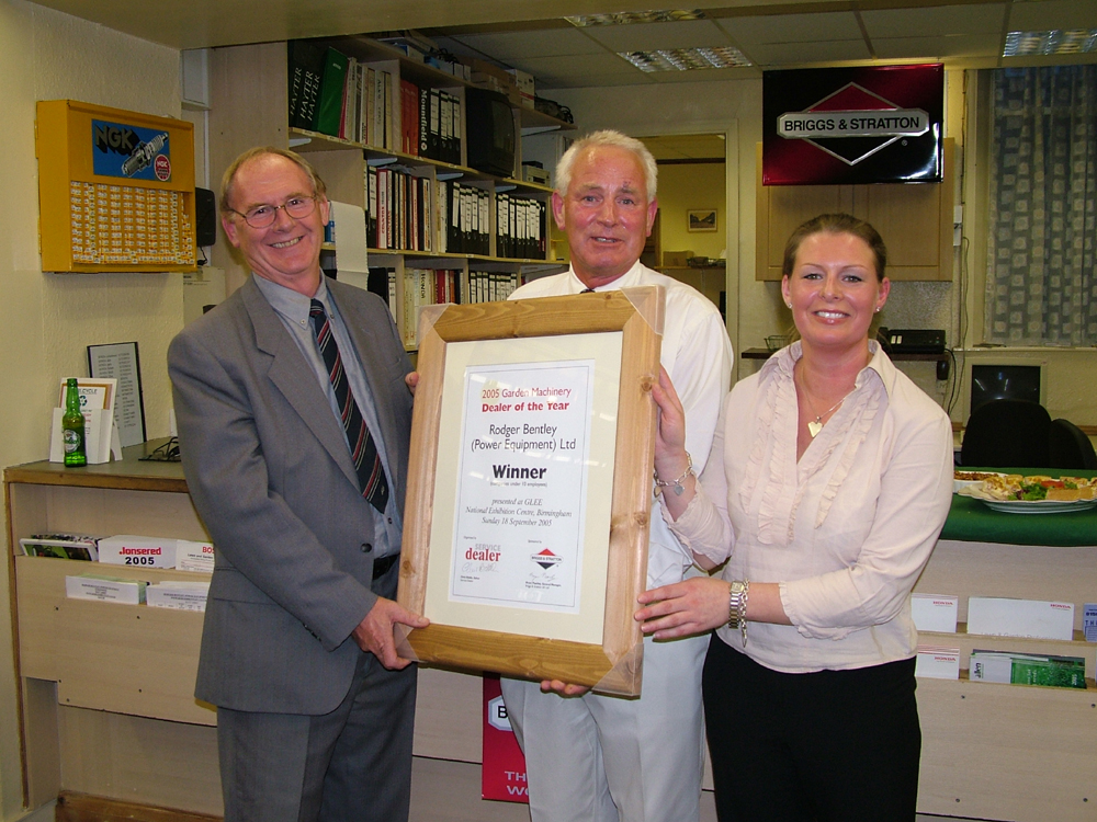 Bryan Peachey pictured in 2005 eith Service Dealer of the Year winner Rodger Bentley