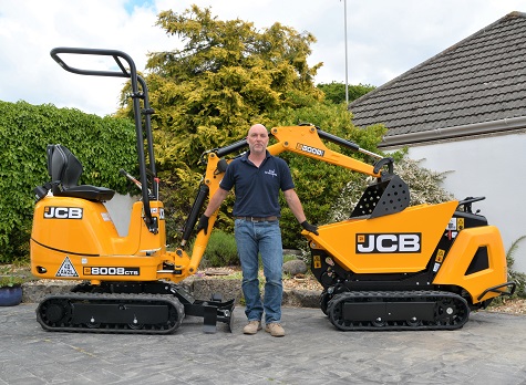 JCB has delivered its first machines ordered online to Focal Landscapes owner Marc Woodward in Dorset