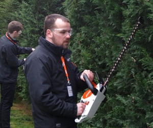 Cordless hedgecutting