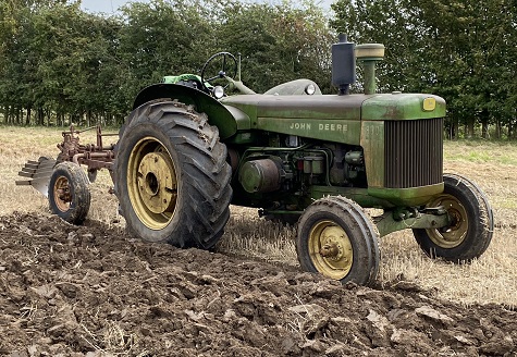 John Deere 830