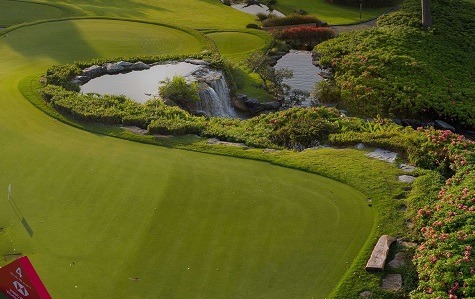 World's first carbon neutral golf course