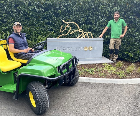 Gary Deakins and Derry McIntyre from Karlswood Stables 