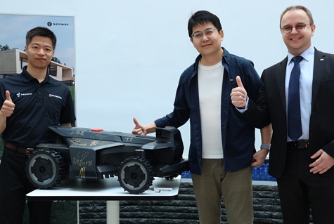 Calvin Chen, George Ren and Frank Holzmann